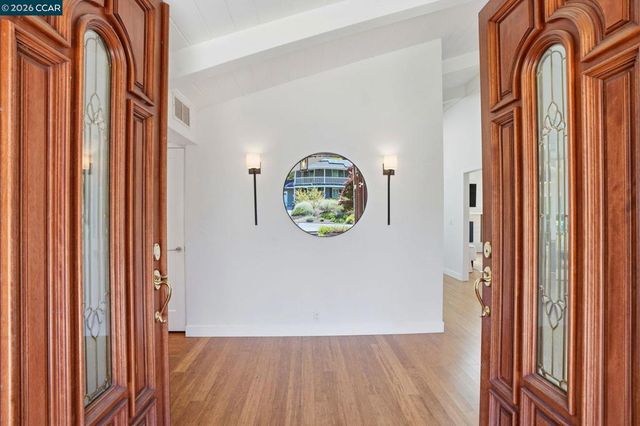 260 Corliss Dr, Moraga, CA 94556