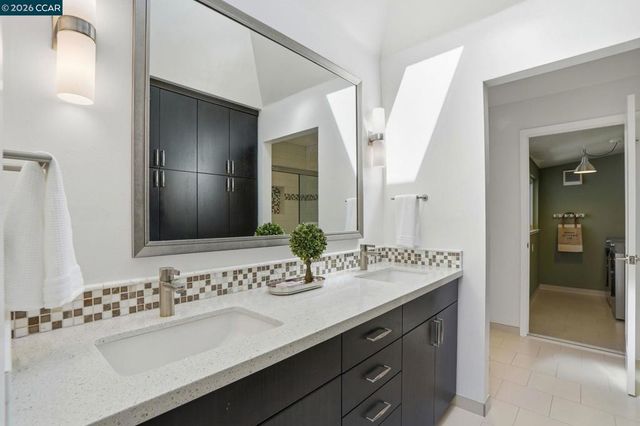 260 Corliss Dr, Moraga, CA 94556