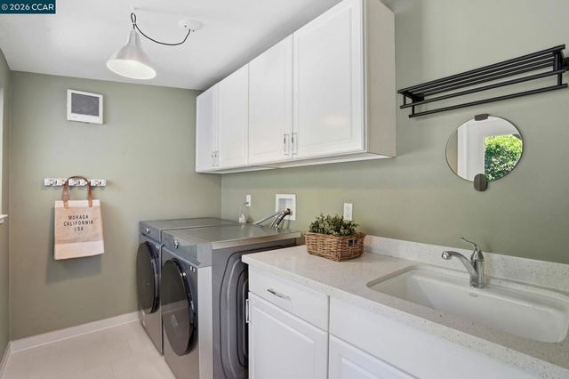 260 Corliss Dr, Moraga, CA 94556