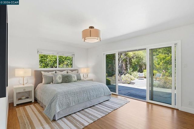 260 Corliss Dr, Moraga, CA 94556
