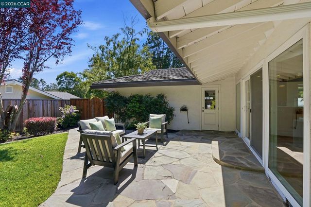 260 Corliss Dr, Moraga, CA 94556