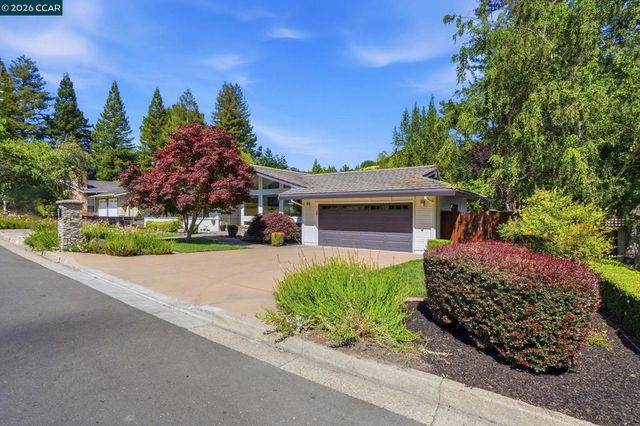 260 Corliss Dr, Moraga, CA 94556