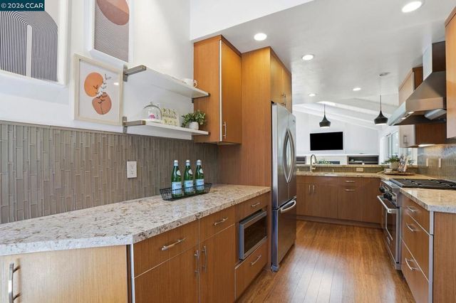 260 Corliss Dr, Moraga, CA 94556