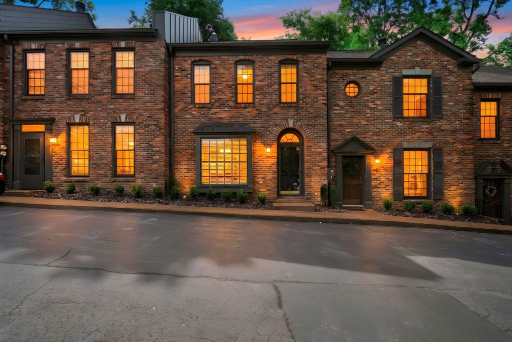 2012 Stokes Ln, Nashville, TN 37215