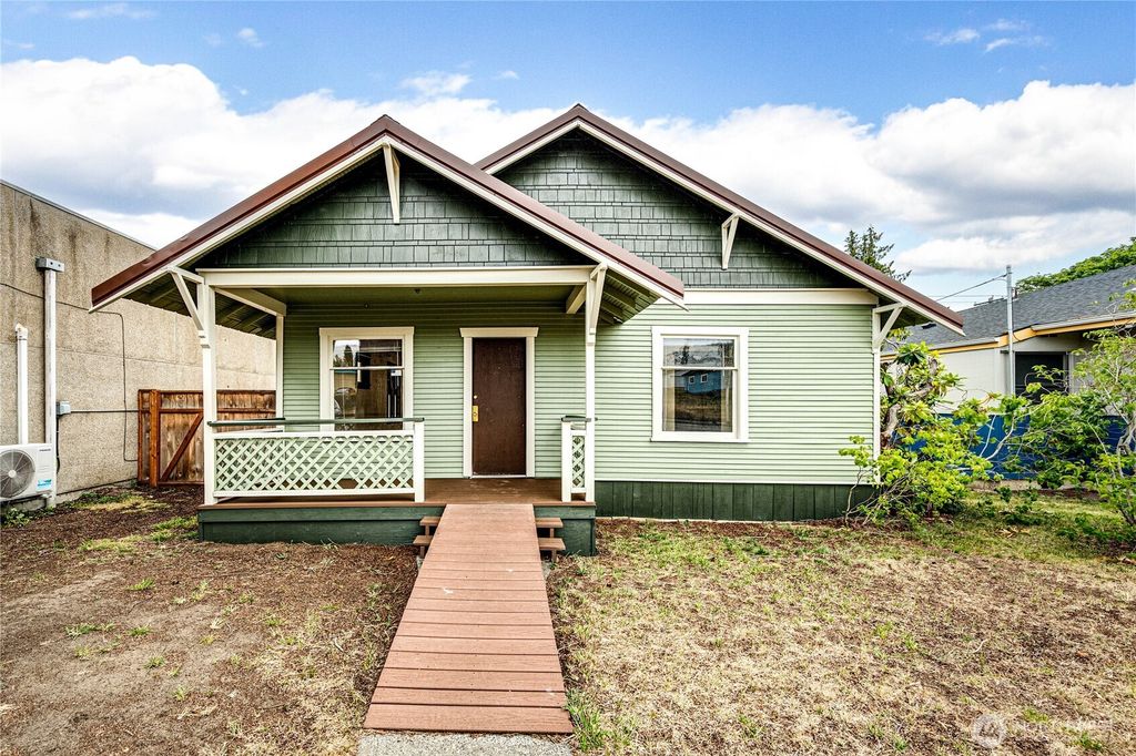 219 E 8th Street, Port Angeles, WA 98362