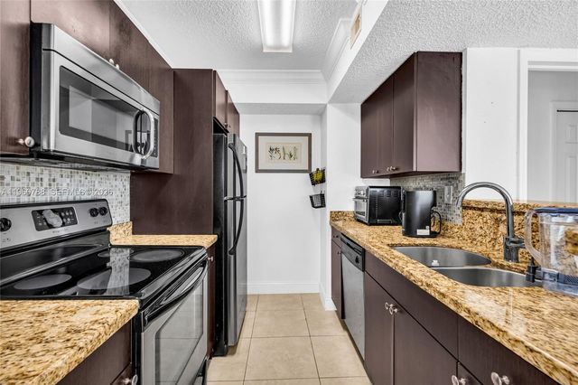 15680 SW 106th Ln 815, Miami, FL 33196