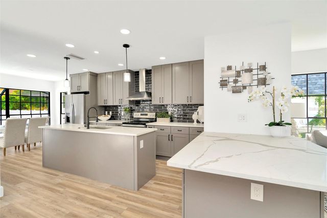 4902 W SAN RAFAEL STREET, Tampa, FL 33629