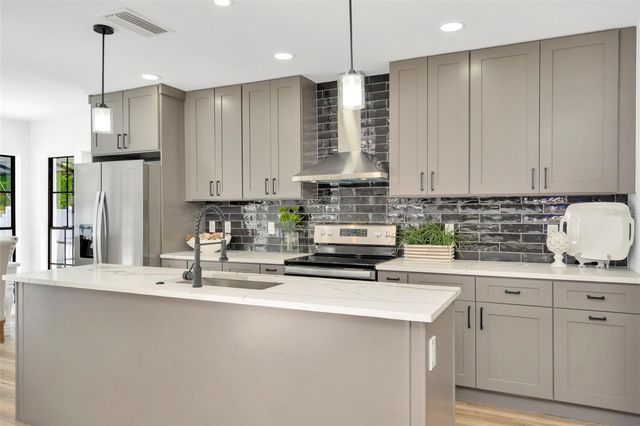 4902 W SAN RAFAEL STREET, Tampa, FL 33629