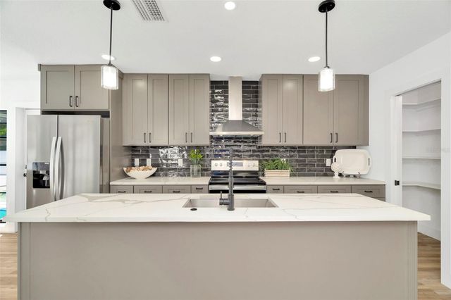 4902 W SAN RAFAEL STREET, Tampa, FL 33629