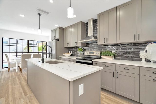 4902 W SAN RAFAEL STREET, Tampa, FL 33629