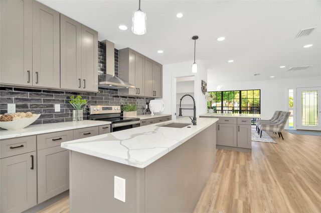 4902 W SAN RAFAEL STREET, Tampa, FL 33629