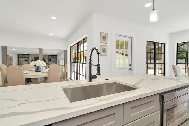 4902 W SAN RAFAEL STREET, Tampa, FL 33629