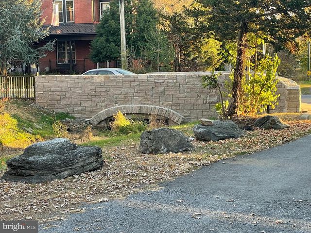 298 OLD BOWERS ROAD, Mertztown, PA 19539