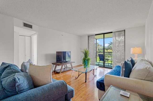 900 Saint Charles Place 221, Pembroke Pines, FL 33026