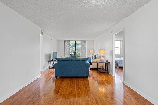 900 Saint Charles Place 221, Pembroke Pines, FL 33026