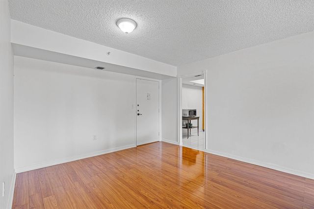 900 Saint Charles Place 221, Pembroke Pines, FL 33026