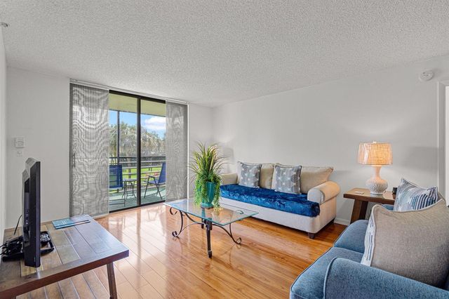900 Saint Charles Place 221, Pembroke Pines, FL 33026