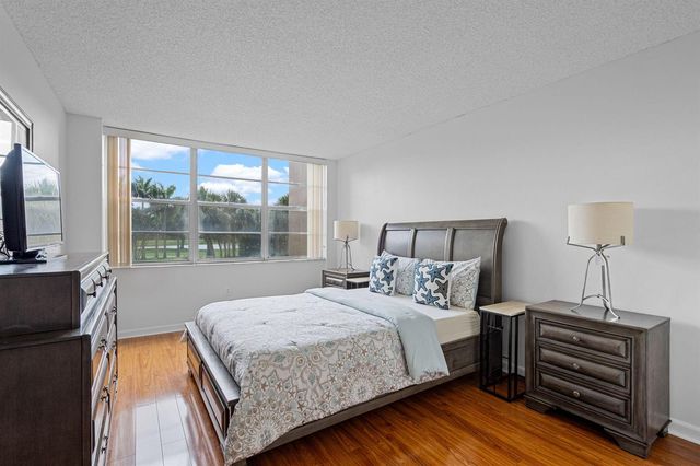 900 Saint Charles Place 221, Pembroke Pines, FL 33026
