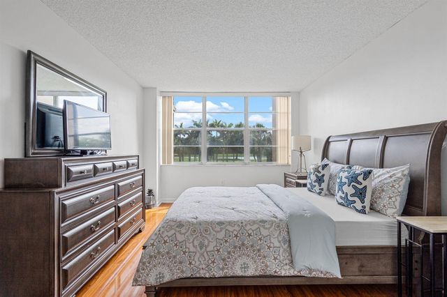 900 Saint Charles Place 221, Pembroke Pines, FL 33026