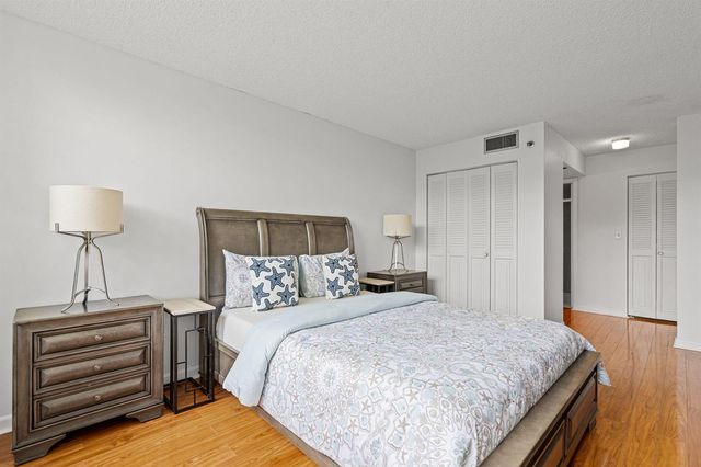900 Saint Charles Place 221, Pembroke Pines, FL 33026