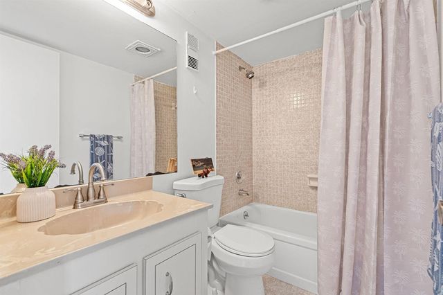 900 Saint Charles Place 221, Pembroke Pines, FL 33026