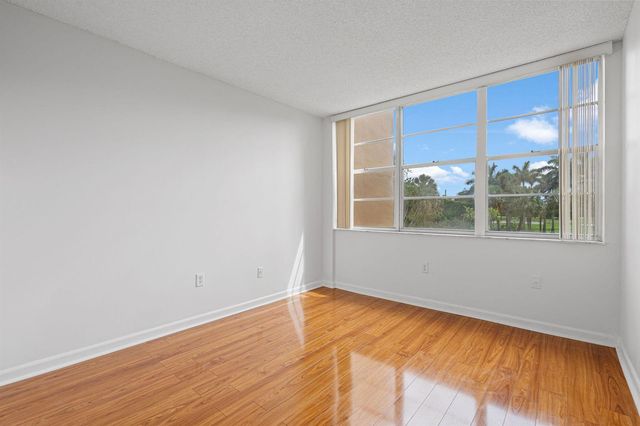 900 Saint Charles Place 221, Pembroke Pines, FL 33026