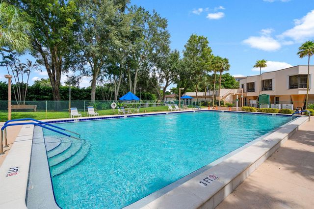 900 Saint Charles Place 221, Pembroke Pines, FL 33026