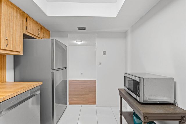 900 Saint Charles Place 221, Pembroke Pines, FL 33026