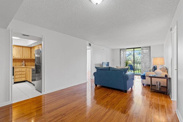 900 Saint Charles Place 221, Pembroke Pines, FL 33026