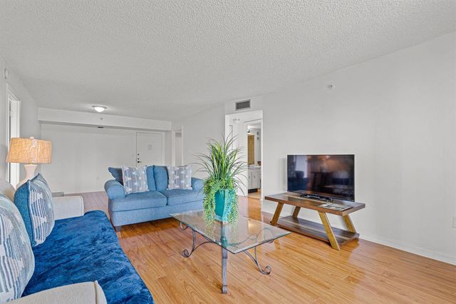 900 Saint Charles Place 221, Pembroke Pines, FL 33026