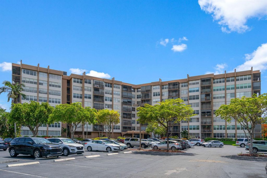 900 Saint Charles Place 221, Pembroke Pines, FL 33026