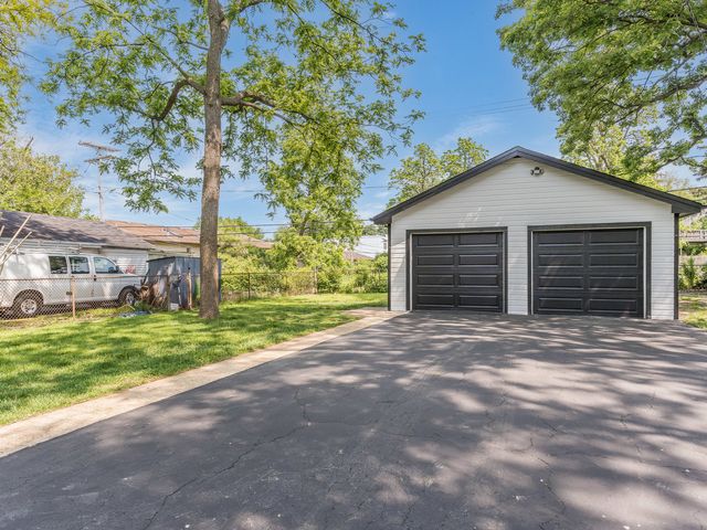 2004 Burlington Avenue, Lisle, IL 60532