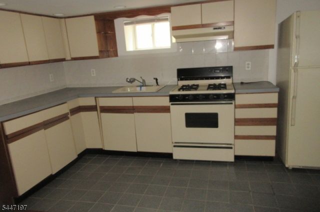 740 2Nd Ave, Lyndhurst Twp., NJ 07071