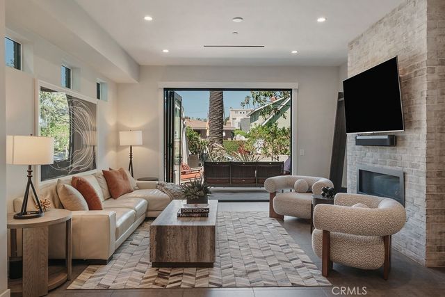 624 14th Street, Huntington Beach, CA 92648