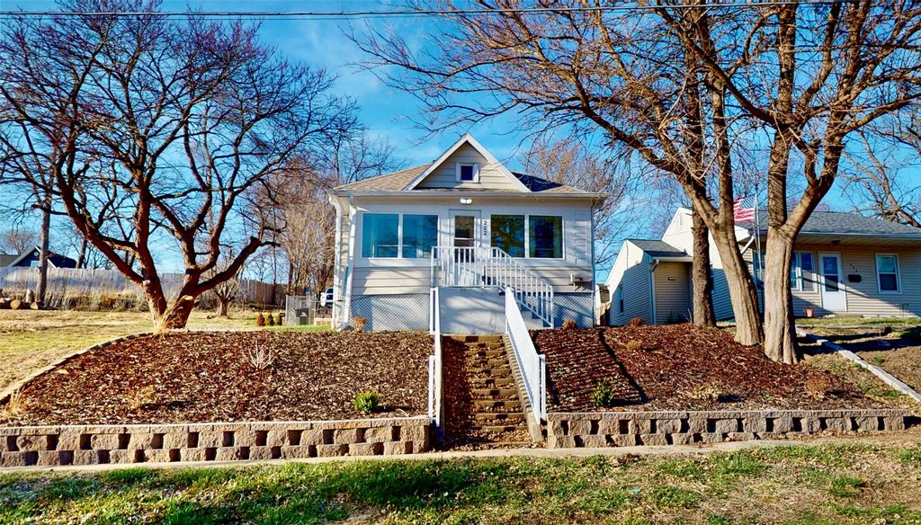 222 E Broadway Street, Colfax, IA 50054