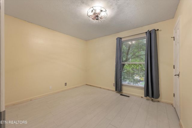 1117 Rain Tree Rd, Knoxville, TN 37923