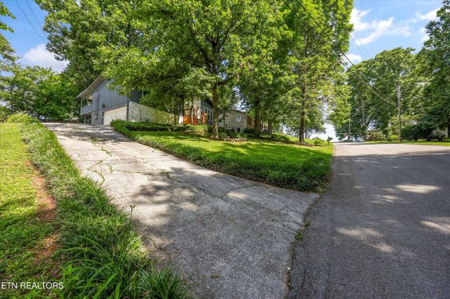 1117 Rain Tree Rd, Knoxville, TN 37923