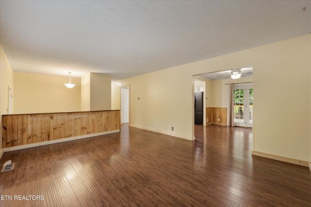 1117 Rain Tree Rd, Knoxville, TN 37923