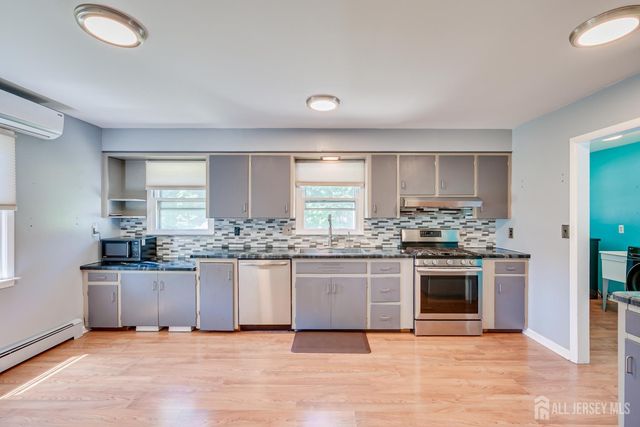 10 Jeff Street, Edison, NJ 08837
