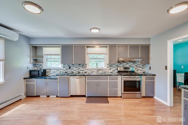 10 Jeff Street, Edison, NJ 08837