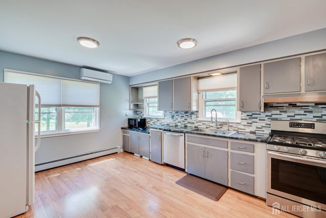 10 Jeff Street, Edison, NJ 08837