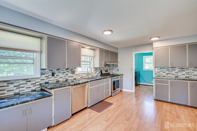 10 Jeff Street, Edison, NJ 08837