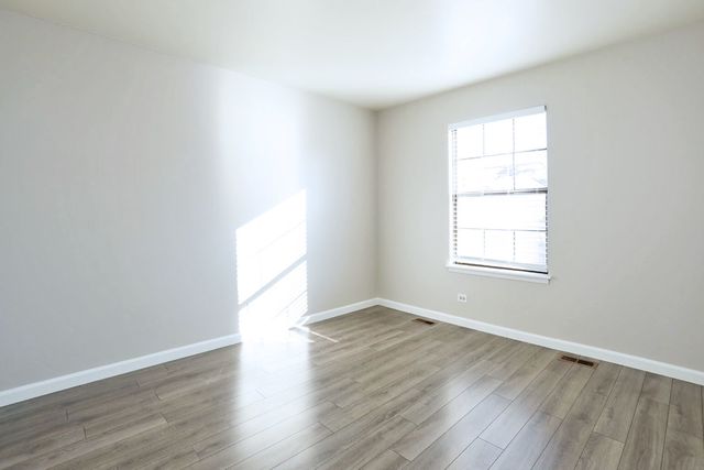 236 Deerpath Court B1, Schaumburg, IL 60193