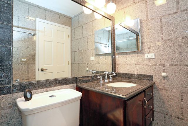 236 Deerpath Court B1, Schaumburg, IL 60193