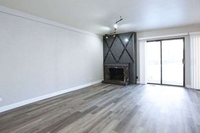 236 Deerpath Court B1, Schaumburg, IL 60193