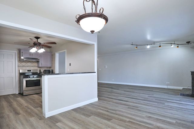 236 Deerpath Court B1, Schaumburg, IL 60193