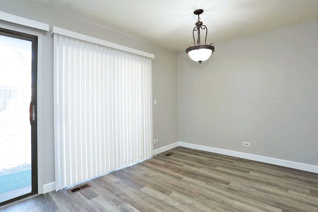 236 Deerpath Court B1, Schaumburg, IL 60193