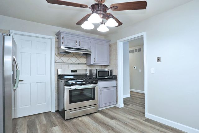 236 Deerpath Court B1, Schaumburg, IL 60193