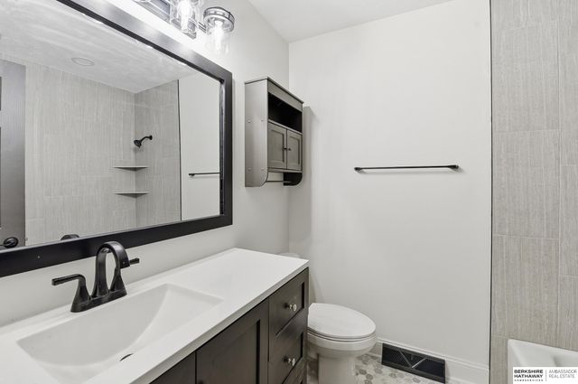 720 Leprechaun Lane, Papillion, NE 68046