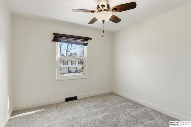 720 Leprechaun Lane, Papillion, NE 68046